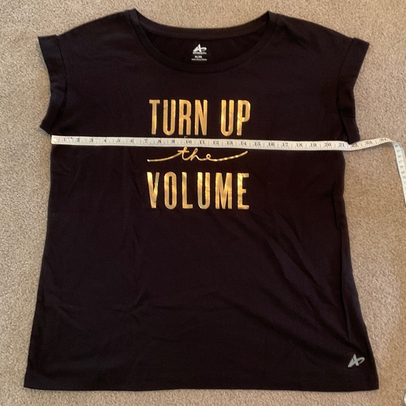 size XL, bust is up to 44 inches, turn up the volume shirt - Picture 3 of 8